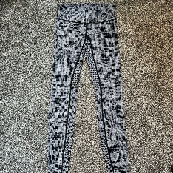 Lululemon Size 4 Leggings - Picture 2 of 4